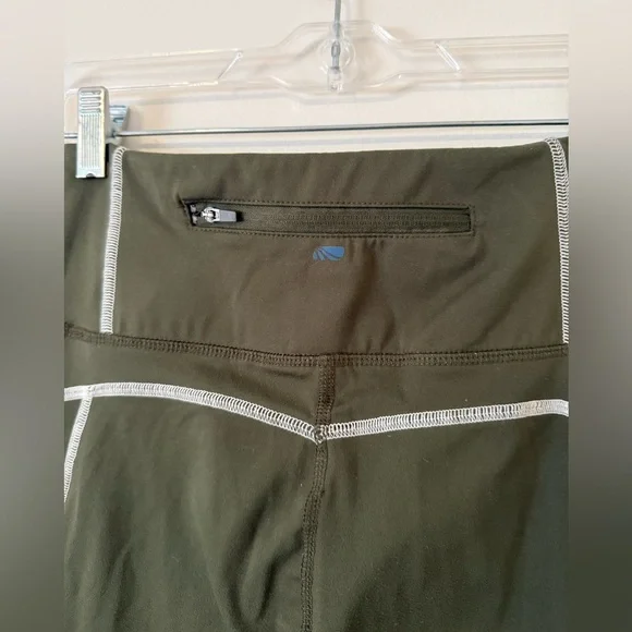 CYCLE HOUSE Womens Medium Olive Green Leggings 7/8 length Zip Pocket - Picture 8 of 11